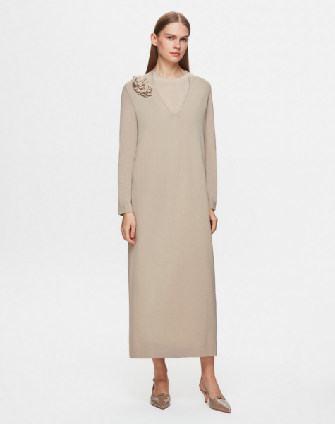 Çiçek Broşlu Triko Taş Rengi Elbise 